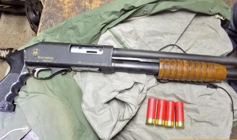 Незаконно оръжие и боеприпаси  иззеха от частен имот в Куртово