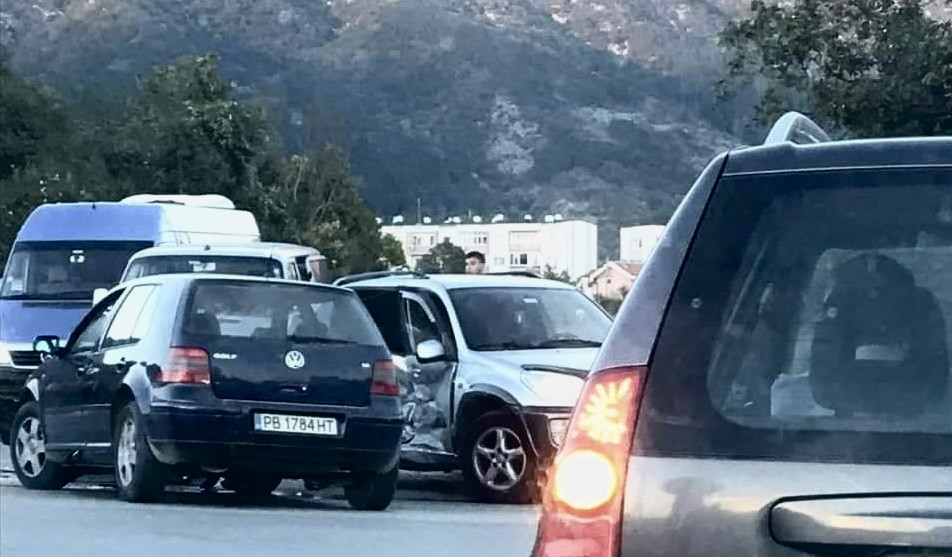 Катастрофа между 3 коли на Околовръстното в Карлово