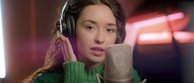  Дани Илиева  засне видео към песента „Честита Коледа“